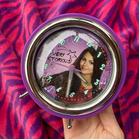 Y2k 2012 vintage victorious alarm clock - Picture 3 of 11